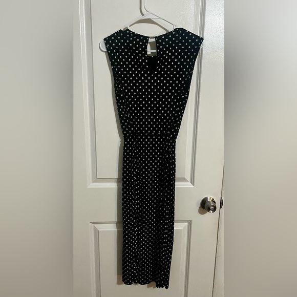 A beautiful Anne Klein dress with belt attached to the dress. Size S - Picture 4 of 4